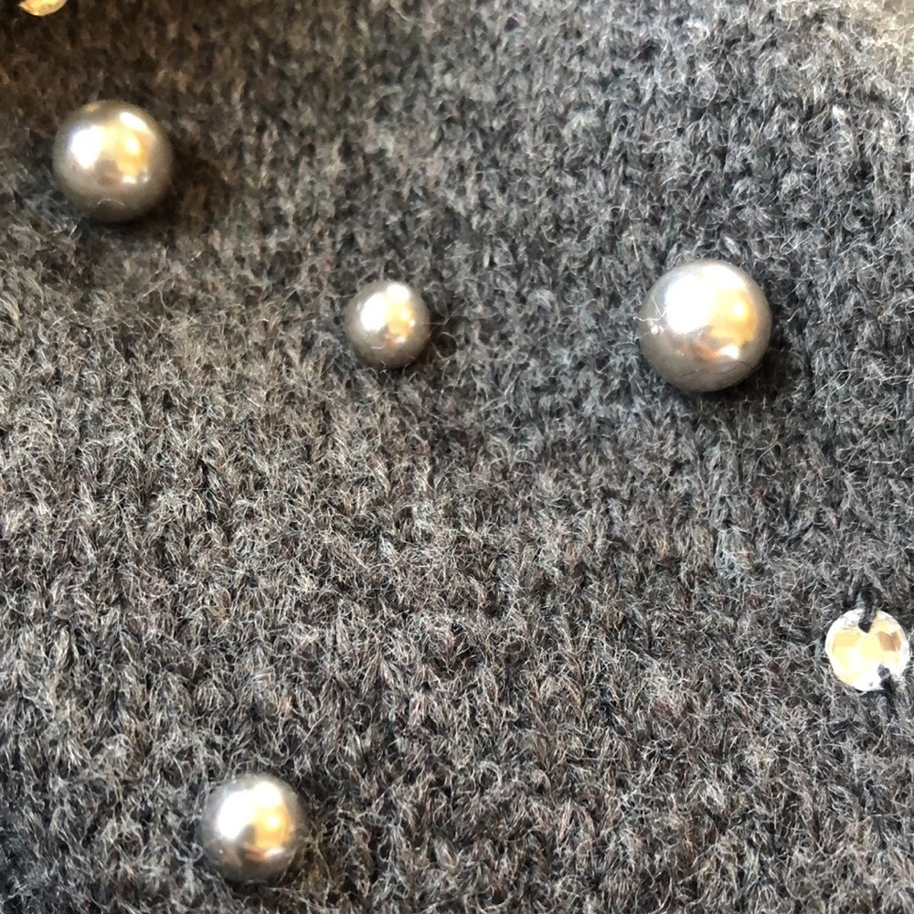 H&M oversized Soft, fine-knit sweater w/pearls & rhinestones Size Small - Picture 9 of 11